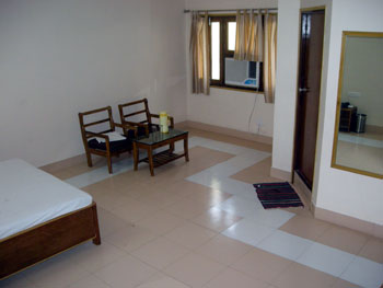 Hotels in Jhumri Telaiya