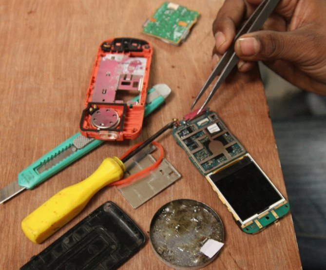 MOBILE REPAIRING INSTITUTE IN GOPALGANJ