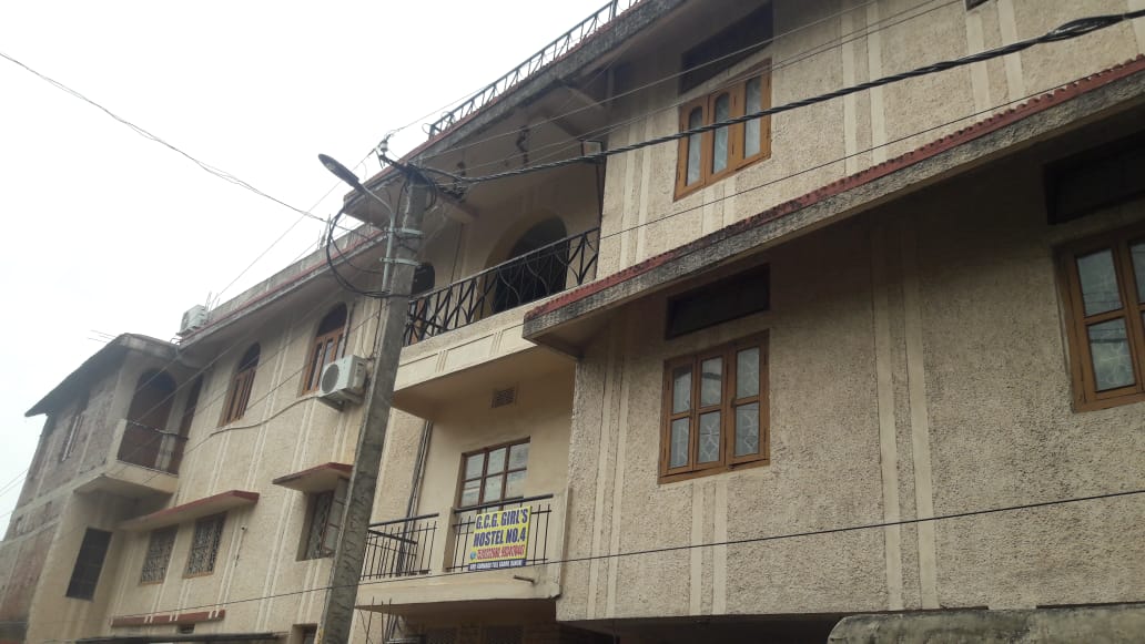 girls hostel with lodging fooding facilities nearest Go