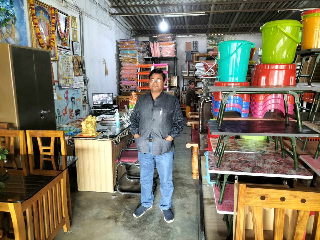 Supreme furniture shop in Hatia