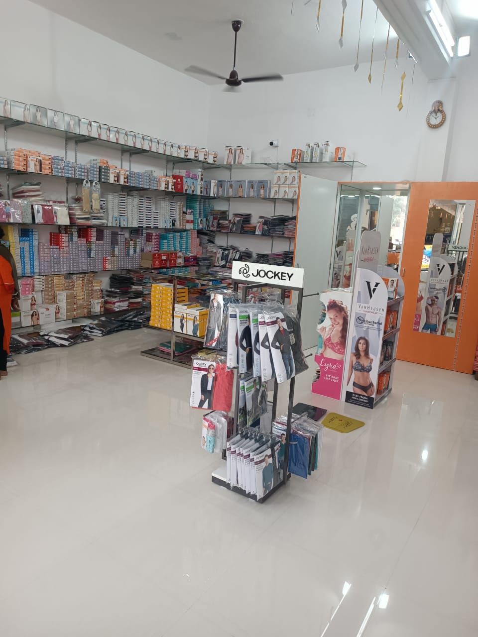 complete family fashion store in near singh more in ran