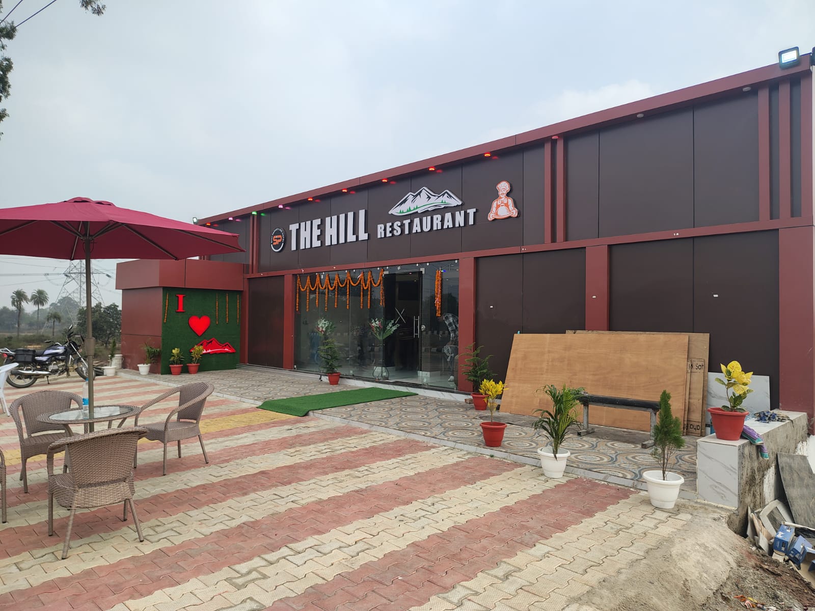 Family restaurant near koderma station 9128341547