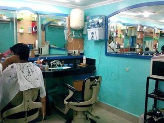 HAIR CUTTING IN ANISHABAD PATNA