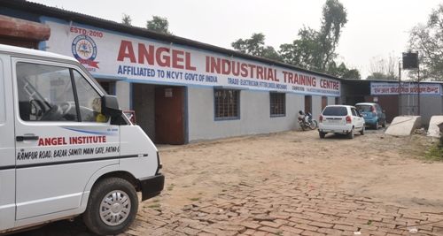 ELECTRICIAN CLASSES IN RAMPUR ROAD