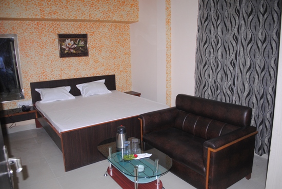 Best Hotels in Jhumri Telaiya 