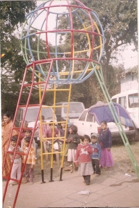 GLOBE CLAMBER PLAY EQUIPMENT