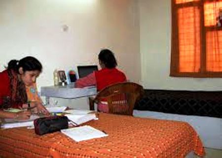 DAILY BASIS GIRLS HOSTEL IN BORING  ROAD