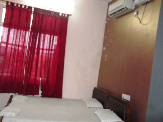 BEST HOTEL IN JHUMRI TELAIYA