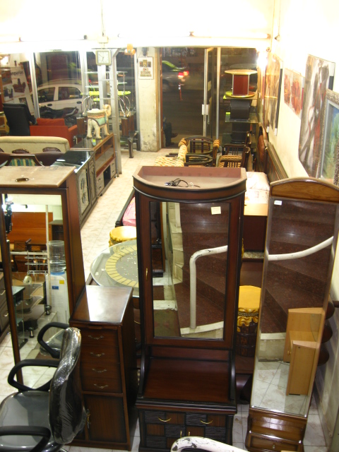 DECORATIVE FURNITURE 