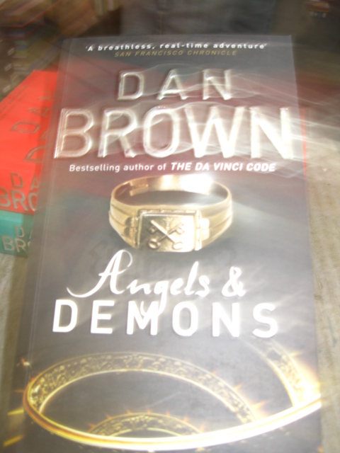 DAN BROWN ANGLES & DEMOND BOOK