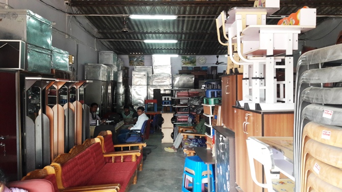 ALMIRAH SHOP IN HATIA