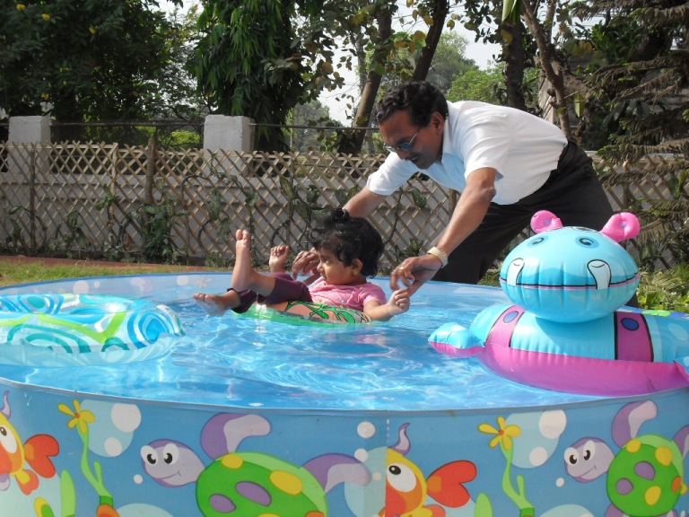 kids play scool in ptana