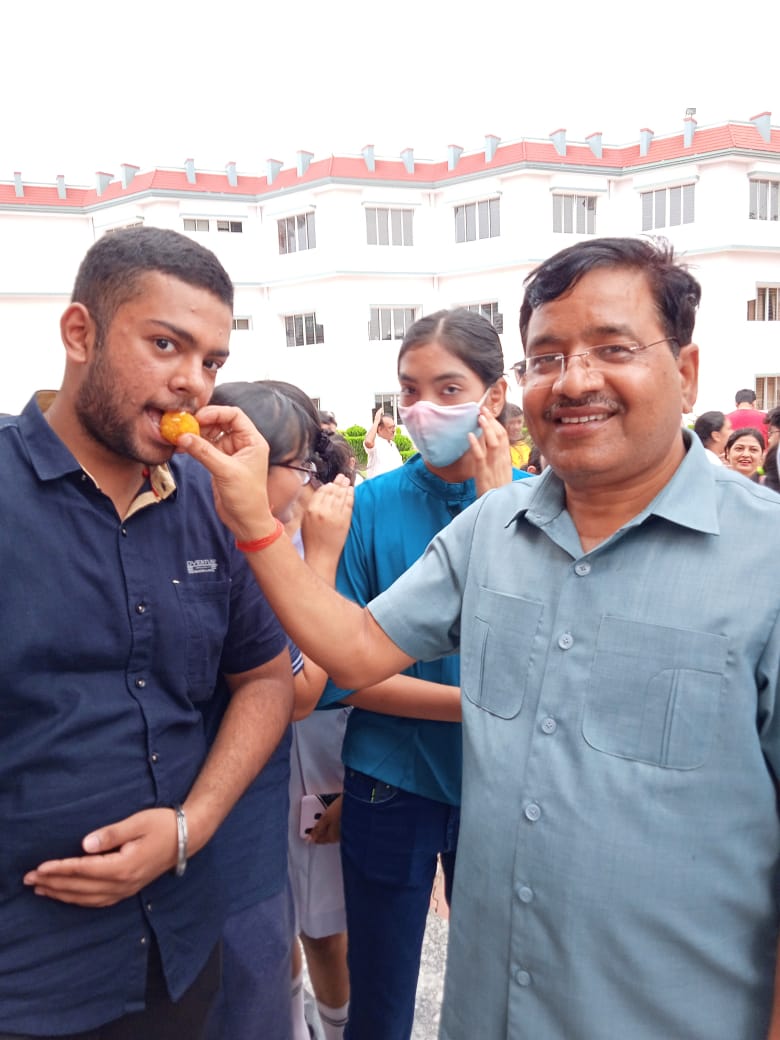 Chemistry class near late LALALAAJPAT ray school in ran