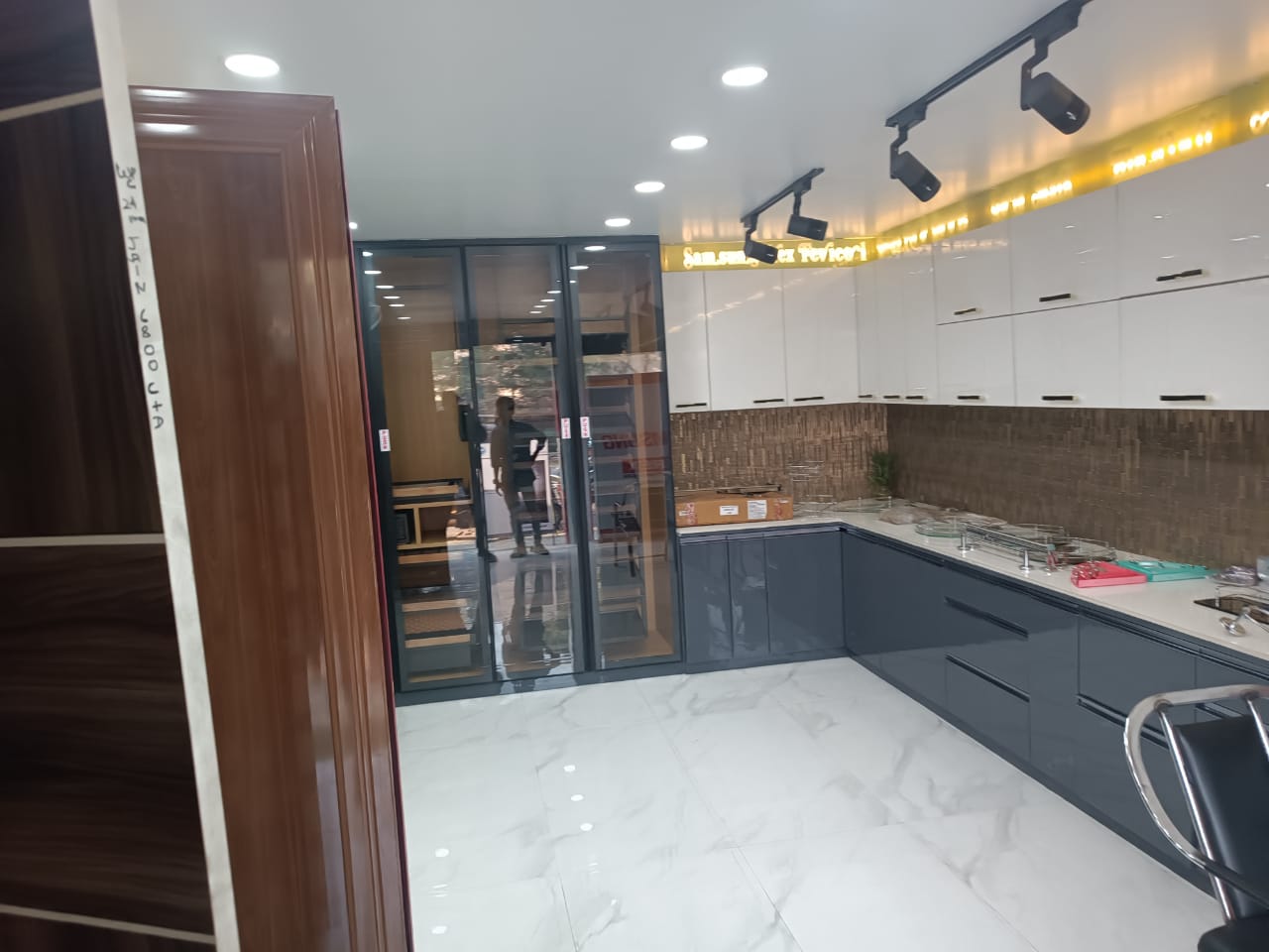 mirrors dealer in ranchi