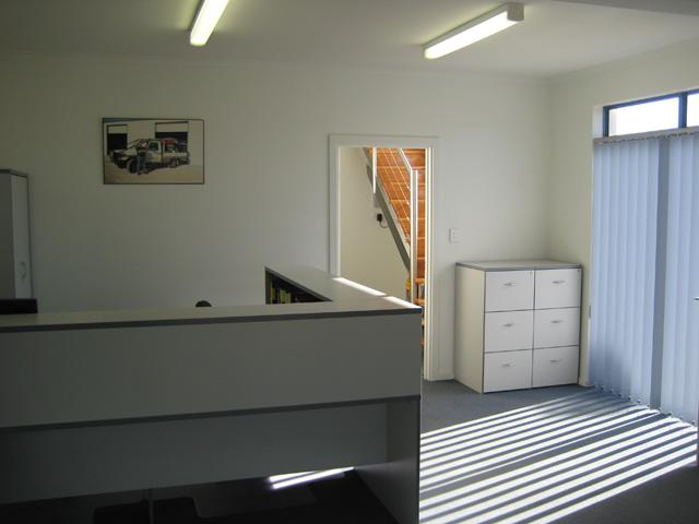 RENT COMMERCIAL BANK SPACE REAL EST