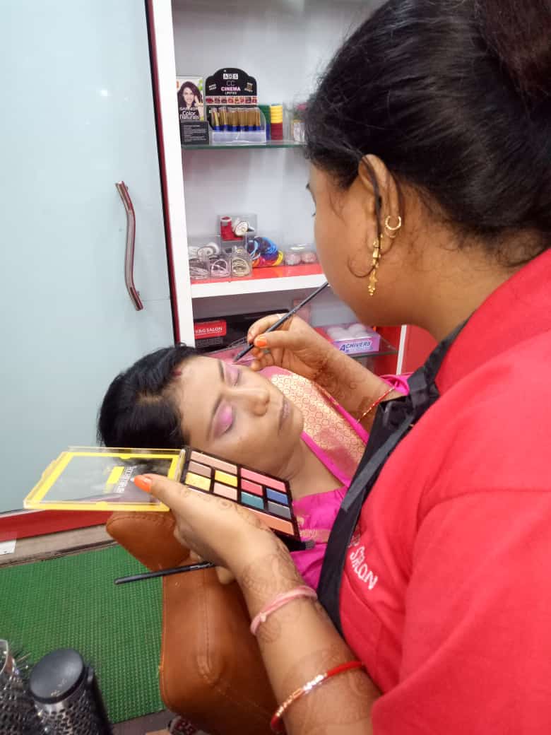 Beauty training centre near nandan palace hatia 8789202